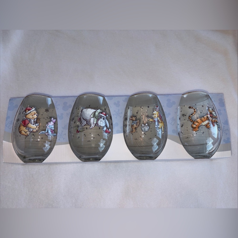 Disney Winnie the Pooh Friends Christmas Glasses Set of 4 16 oz New In Package